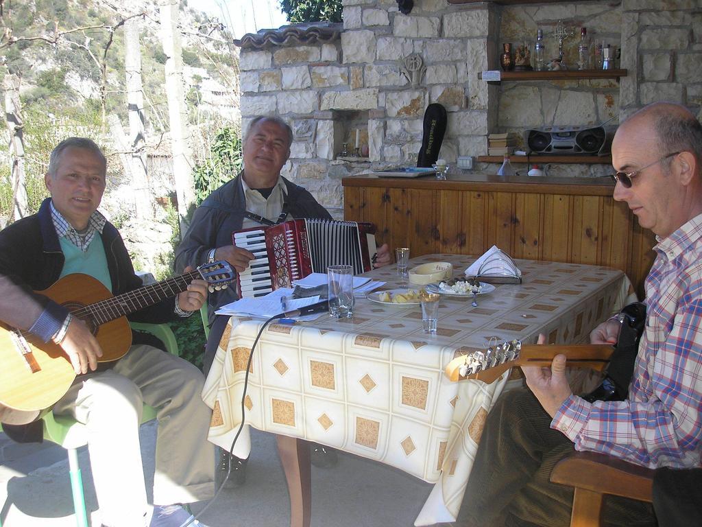 Pensión & Lorenc Berat